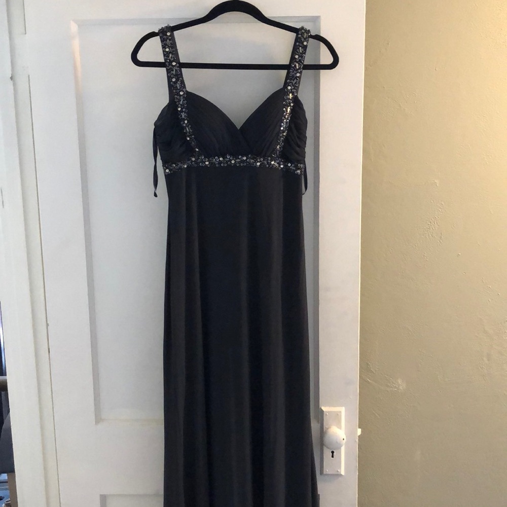 NWT Beautiful beaded formal gown